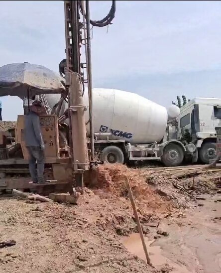 临泉岩石井施工